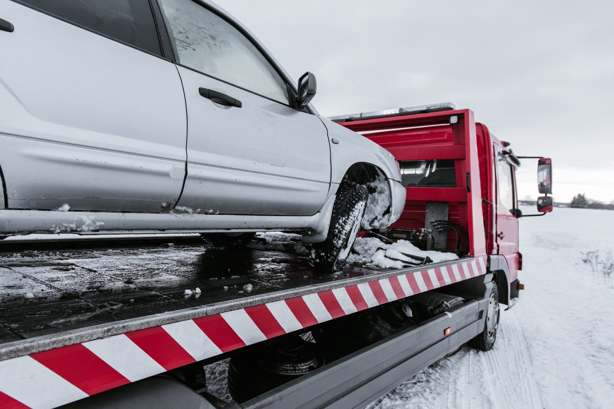 The Advantages of Opting for the Nearest Towing Service for Your Roadside Assistance Needs