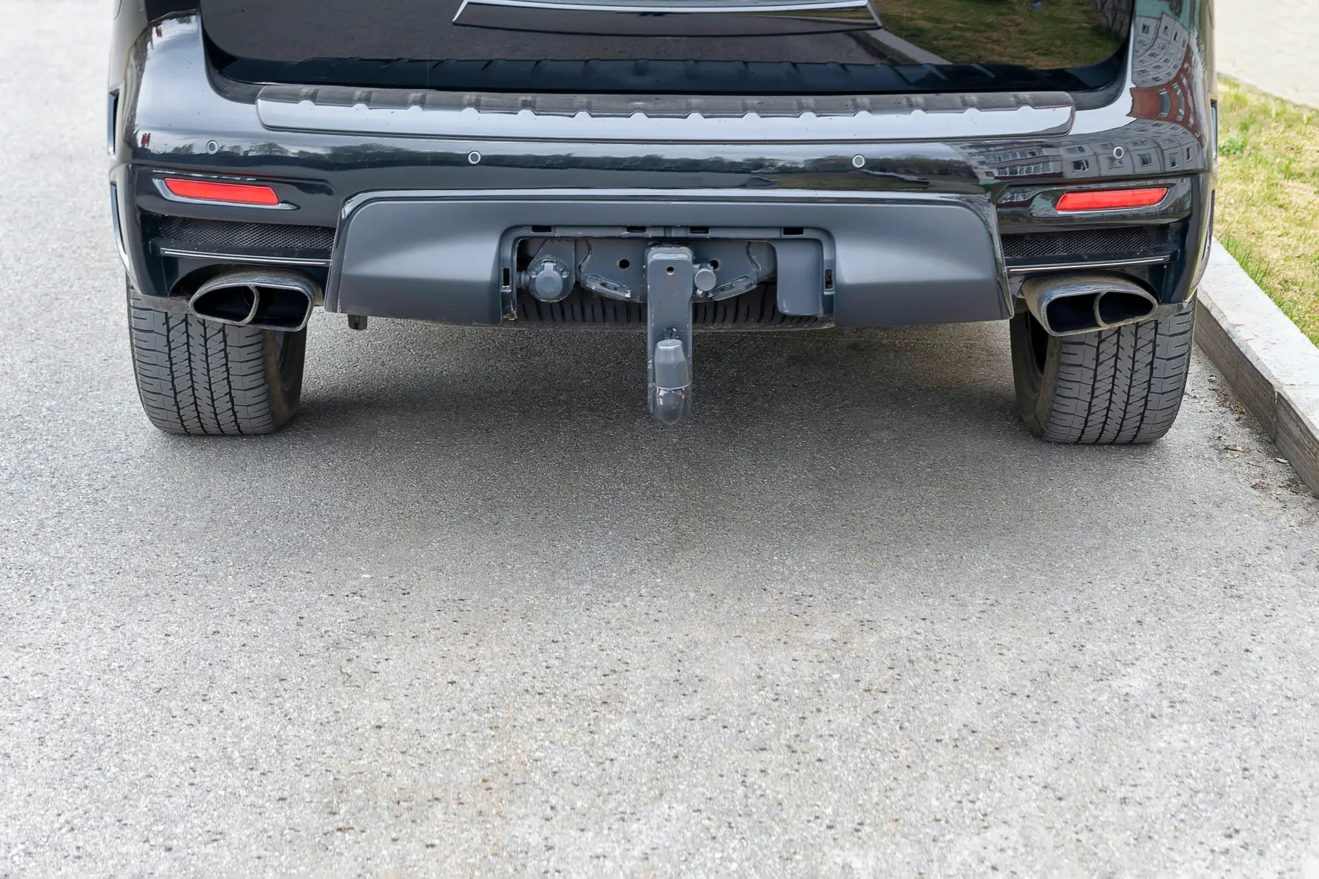 How To Use a Tow Bar: Different Ways of Towing a Car Tow hitch for towing a trailer of SUV. Day, horisontalshot Front view