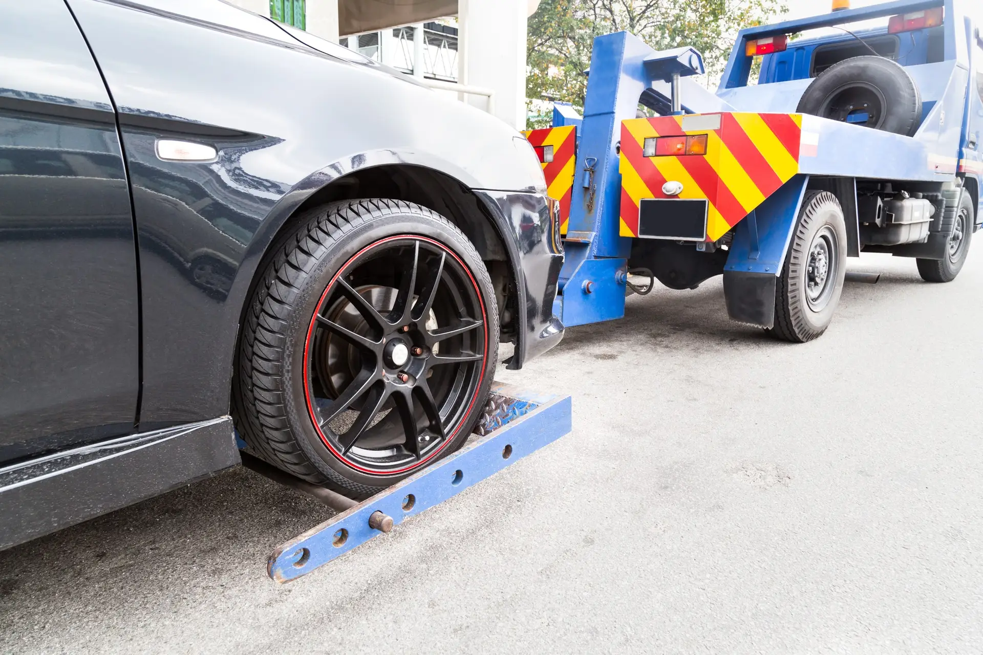 How To Find A Reliable Towing Equipment Provider Tow truck towing a broken down car on the street